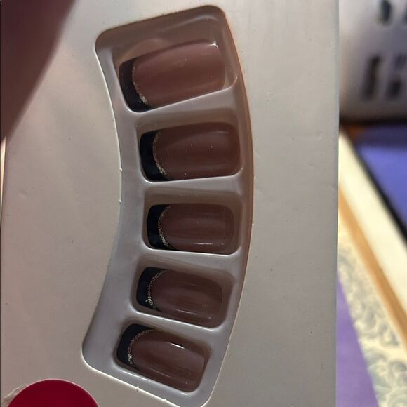 Assorted False Nail Sets - Picture 4 of 9